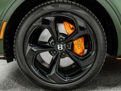 Used 2025 Bentley Bentayga image 9