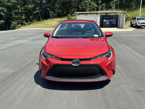 Used 2021 Toyota Corolla LE FWD image 2