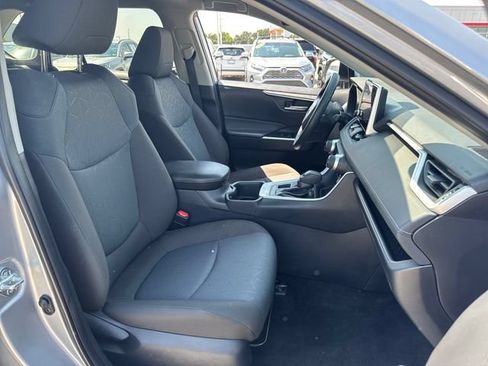 Used 2025 Toyota RAV4 XLE AWD/4WD image 10