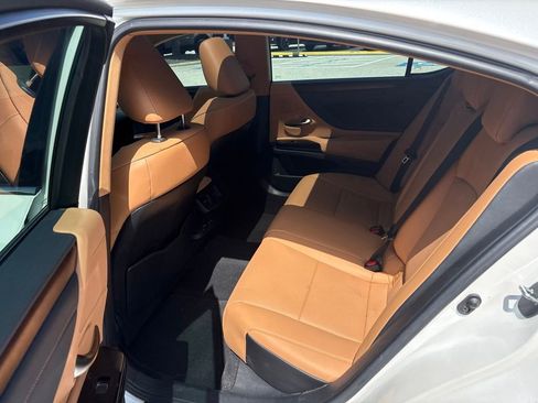 Used 2023 Lexus ES 350 w/ Premium Package FWD image 22