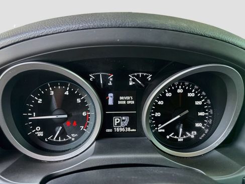 Used 2015 Toyota Land Cruiser AWD/4WD image 35