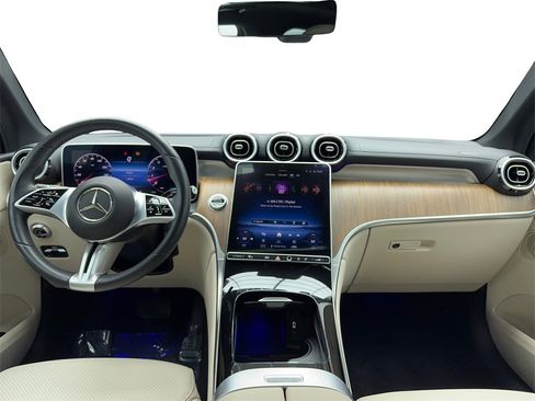 Used 2024 Mercedes-Benz GLC 300 image 23