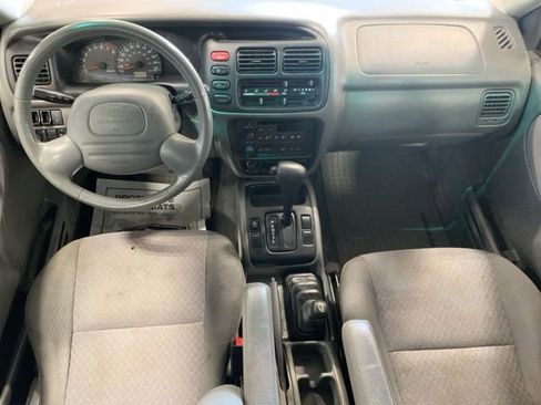 Used 2002 Chevrolet Tracker 4WD w/ Preferred Equipment Group image 2