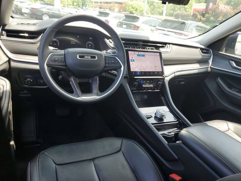 Certified 2023 Jeep Grand Cherokee Limited w/ Luxury Tech Group II AWD/4WD image 10