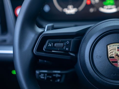 Certified 2025 Porsche Cayenne E-Hybrid Coupe AWD/4WD image 7