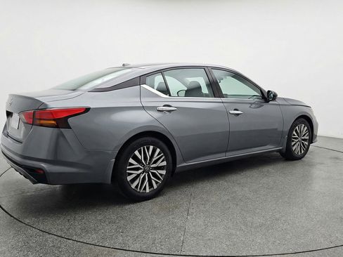 Used 2025 Nissan Altima 2.5 SV image 9