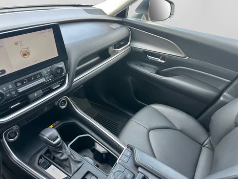 Used 2024 Toyota Grand Highlander AWD image 30