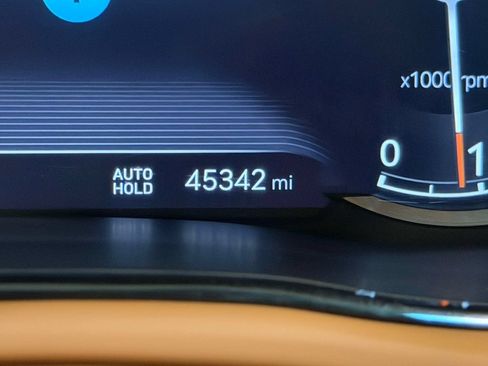 Used 2023 Genesis GV70 2.5T w/ Advanced Package AWD/4WD image 39