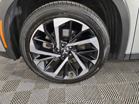Used 2024 Mitsubishi Outlander FWD image 35