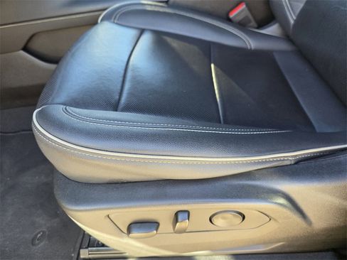 Used 2023 GMC Yukon SLT image 18