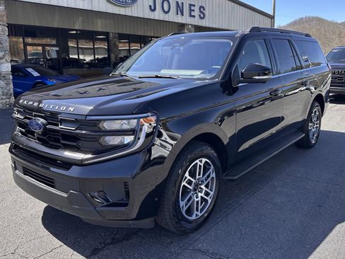 Used 2025 Ford Expedition Max Active AWD/4WD image 2
