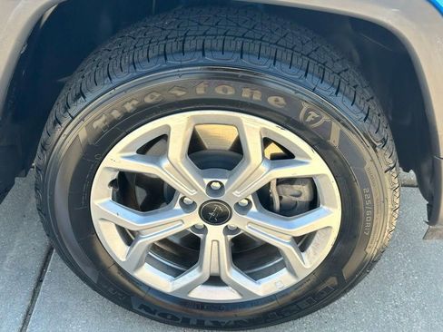 Used 2025 Jeep Compass Latitude image 23