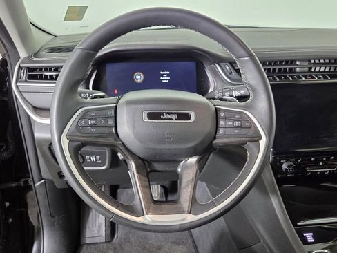 Used 2023 Jeep Grand Cherokee L Limited w/ Luxury Tech Group II image 18