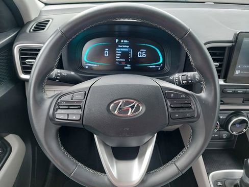 Used 2025 Hyundai Venue SEL FWD image 29