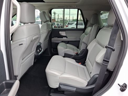 Used 2025 Ford Expedition Active AWD/4WD image 10