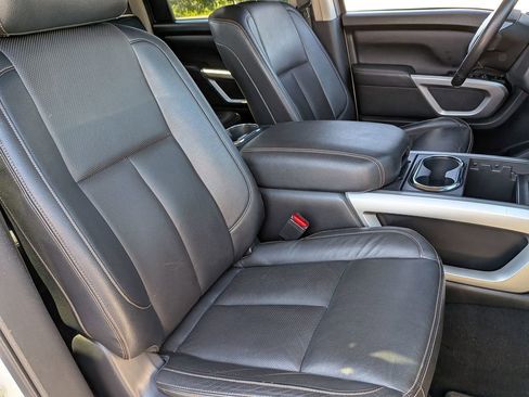 Used 2019 Nissan Titan SL AWD/4WD image 30