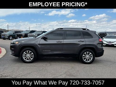 Used 2022 Jeep Cherokee Latitude Lux w/ Sun & Sound Group AWD/4WD image 2