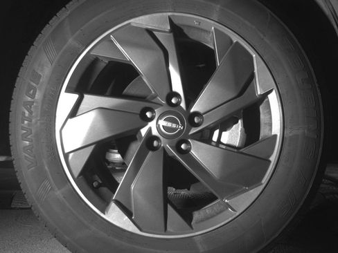 Used 2025 Nissan Rogue SV image 13