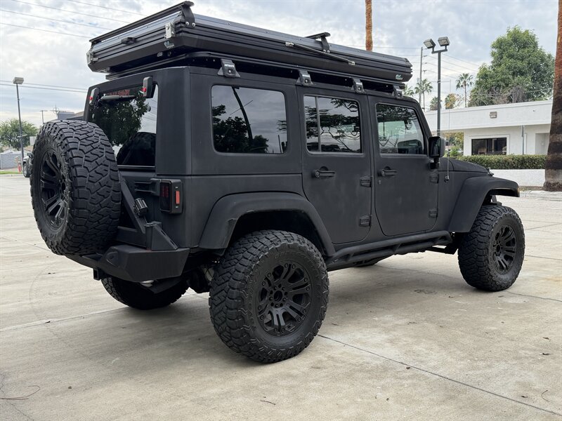 Used 2007 Jeep Wrangler Unlimited Sahara w/ Dual Top Group AWD/4WD image 5