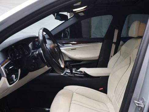Used 2018 BMW 530e xDrive w/ Premium Package 2 AWD/4WD image 16
