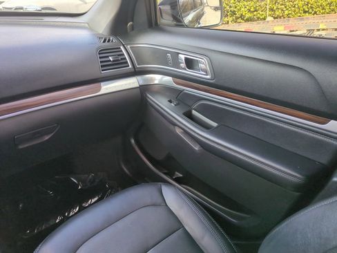 Used 2018 Ford Explorer Limited image 19