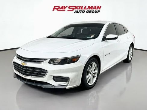 Used 2017 Chevrolet Malibu LT w/ Leather Package FWD image 3