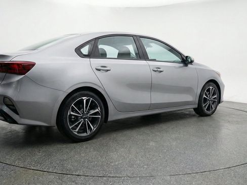 Used 2024 Kia Forte LXS FWD image 9