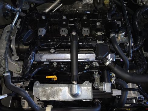 Used 2025 Nissan Versa SV image 30