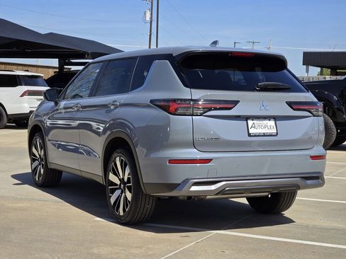 New 2026 Mitsubishi Outlander SE image 3