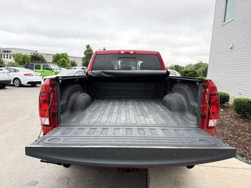 Used 2018 RAM 1500 SLT AWD/4WD image 46