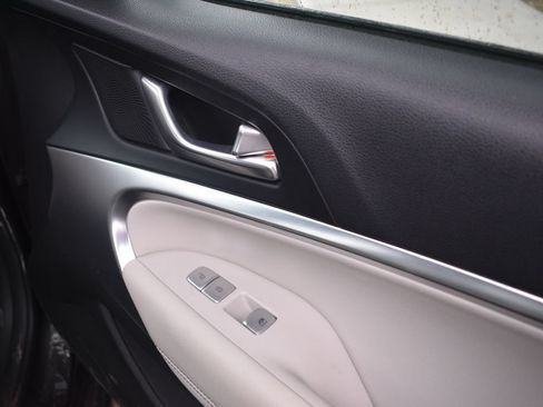 Used 2025 Genesis G70 2.5T AWD/4WD image 21
