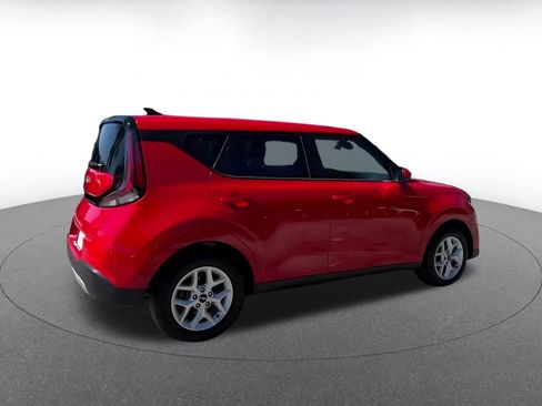 Used 2025 Kia Soul LX w/ LX Technology Package FWD image 12