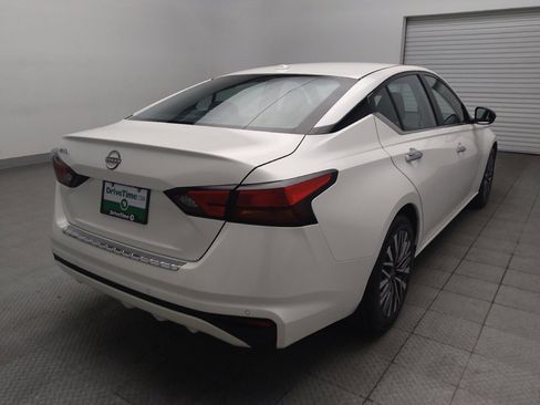 Used 2024 Nissan Altima 2.5 SV FWD image 9
