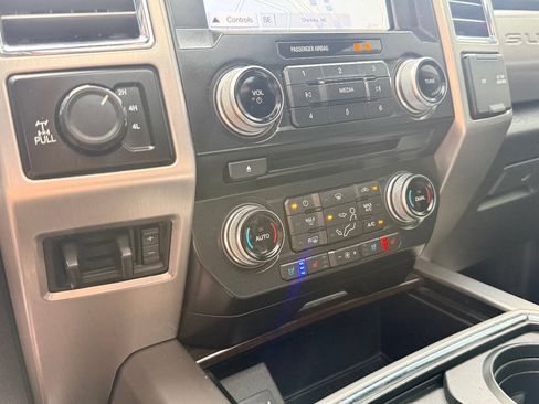 Used 2017 Ford F250 Platinum w/ FX4 Off-Road Package AWD/4WD image 26
