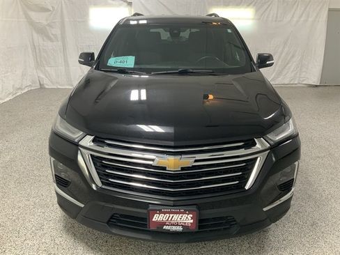 Used 2023 Chevrolet Traverse LT AWD/4WD image 3