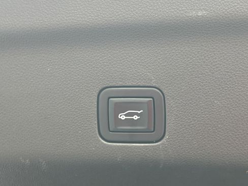 Used 2021 Chevrolet Tahoe Z71 w/ Z71 Off-Road Package image 27