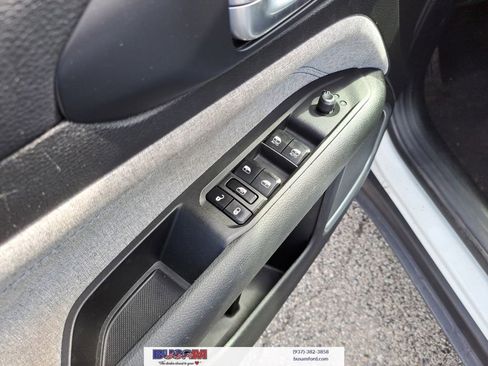 Used 2023 Jeep Compass Latitude image 14