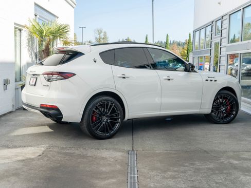 Used 2022 Maserati Levante Modena S image 9