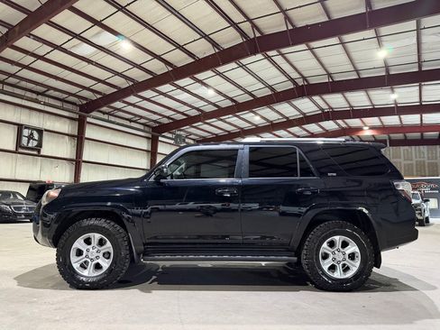 Used 2018 Toyota 4Runner SR5 AWD/4WD image 8