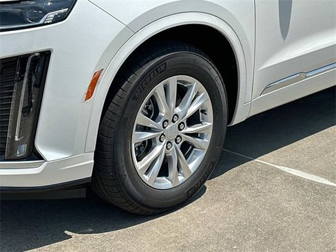 Used 2025 Cadillac XT6 Luxury image 17