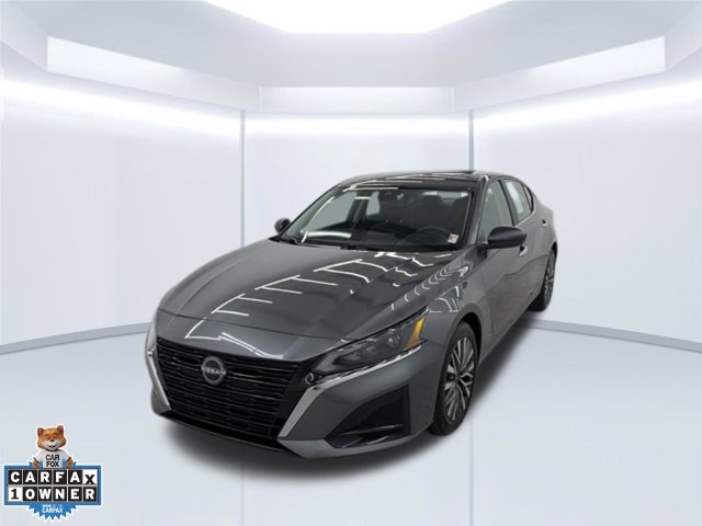 Used 2025 Nissan Altima 2.5 SV FWD image 2