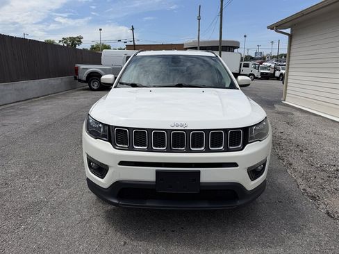 Used 2019 Jeep Compass Latitude w/ Cold Weather Group AWD/4WD image 4