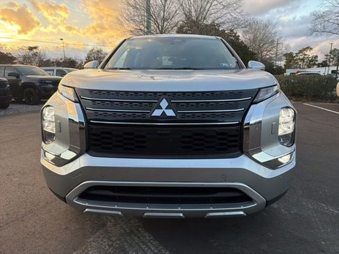 Used 2024 Mitsubishi Outlander SE Black Edition image 8