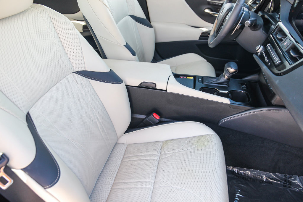 Certified 2023 Lexus ES 350 w/ Accessory Package (Z2) FWD image 18