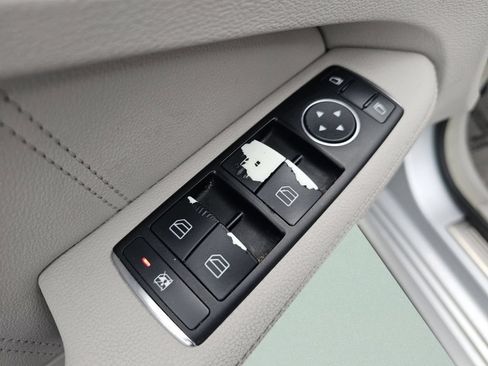 Used 2011 Mercedes-Benz E 350 4MATIC Sedan w/ Premium 1 Pkg image 28
