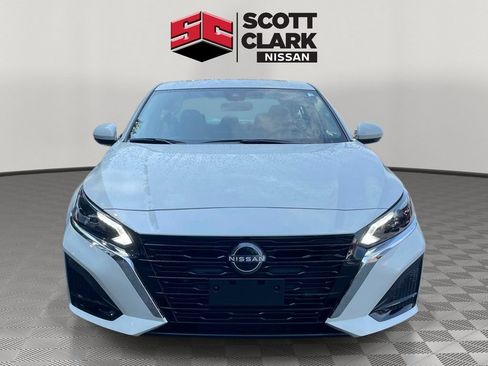 Used 2025 Nissan Altima 2.5 SL FWD image 2
