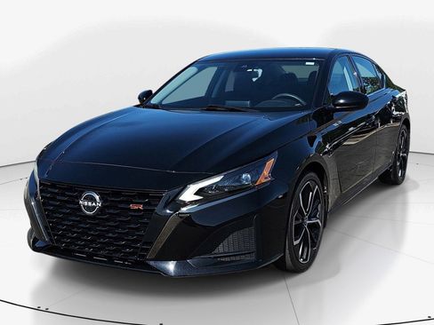 Used 2024 Nissan Altima 2.5 SR FWD image 8