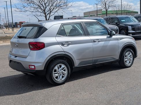 Certified 2023 Hyundai Venue SE image 5