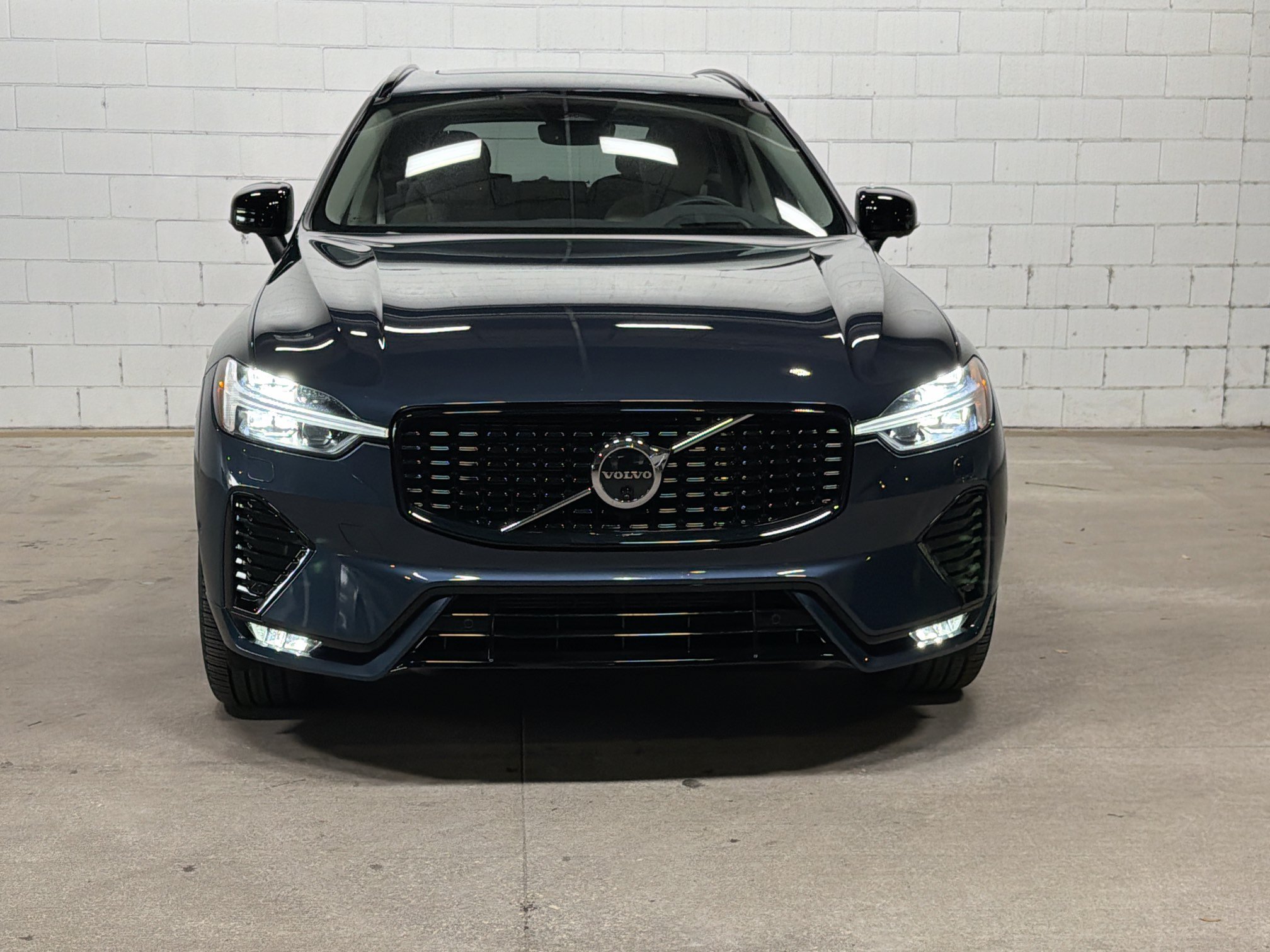 Used 2025 Volvo XC60 B5 Ultra w/ Protection Package Premier AWD/4WD image 9