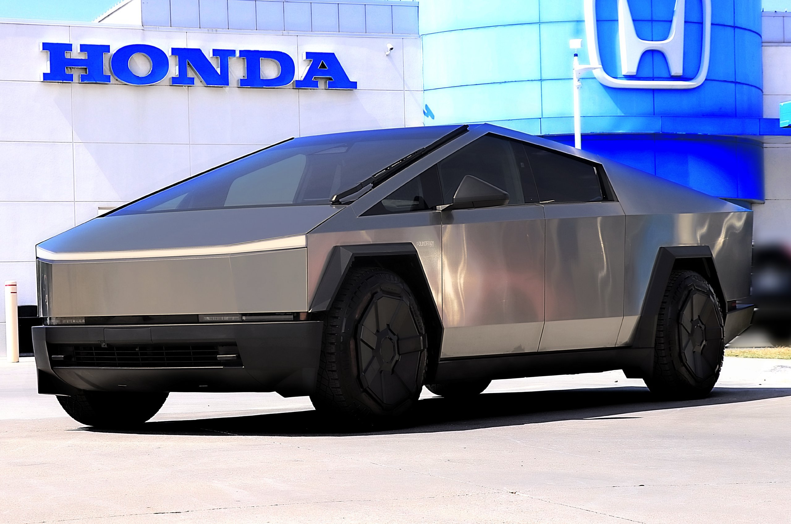 Used 2024 Tesla Cybertruck Cyberbeast AWD/4WD image 1